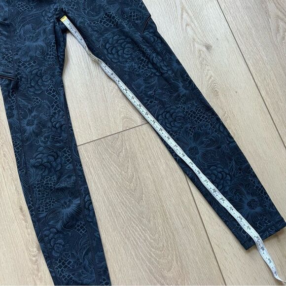 Lululemon Speed Up Tight Full-On Luxtreme 28" Nouveau Mach Blue Black Size 6 - Picture 9 of 16